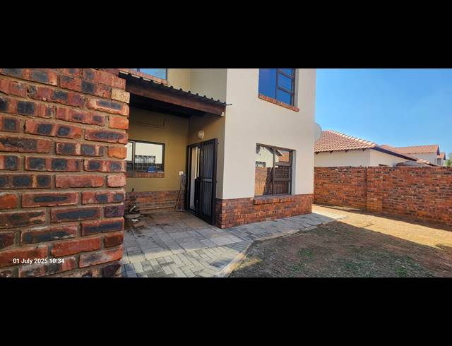 3 BEDROOM TOWNHOUSE FOR SALE IN WATERVAL EAST
